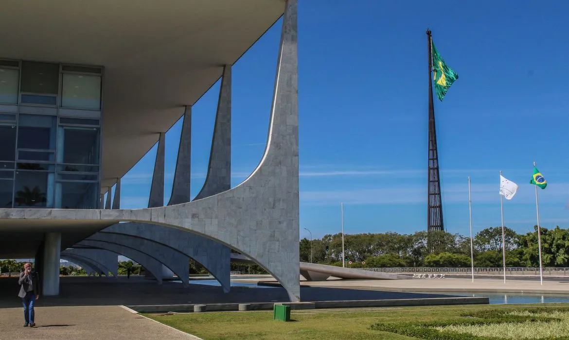 Governo Estabelece Grupo de Trabalho para Impulsionar Crescimento Nacional