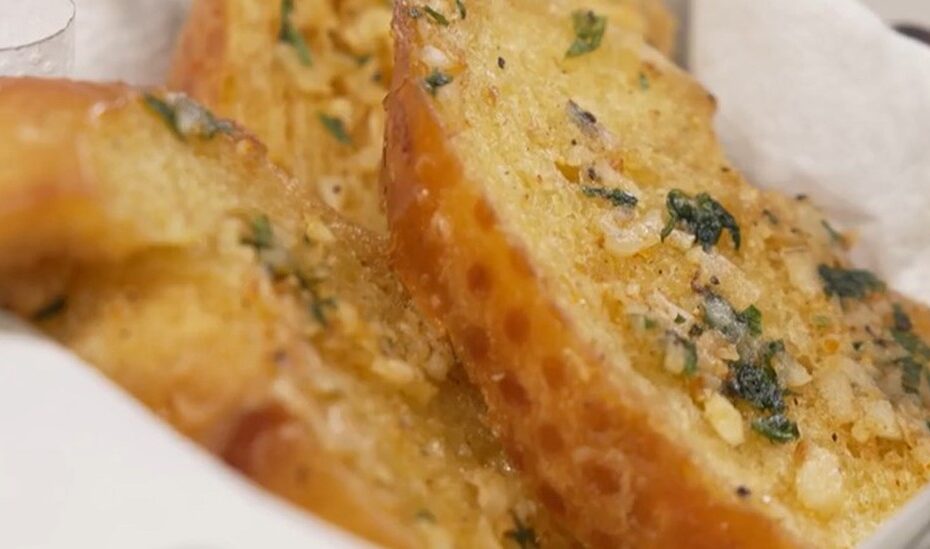 Pão de Alho de Micro-ondas: Rapidez e Sabor em Poucos Minutos